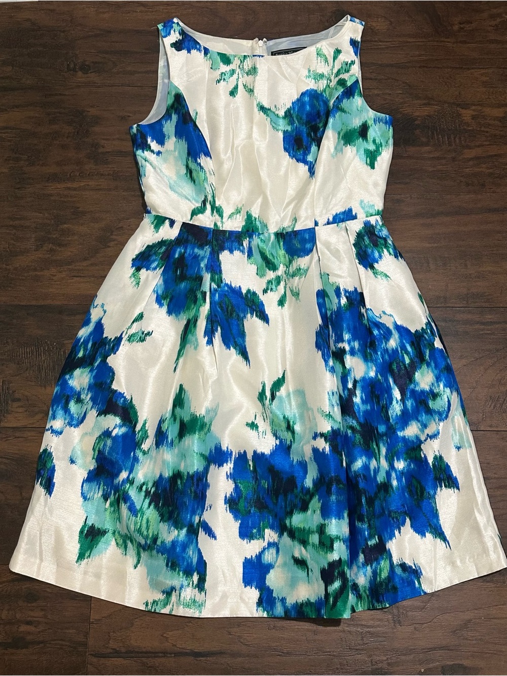 Jessica Howard White Sleeveless Formal Dress with Blue & Green Floral Print